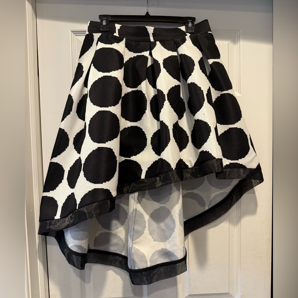 Gracia Black and White Circle Print High-Low Skater Skirt